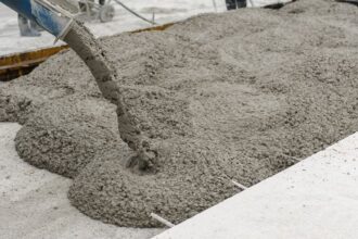 Choix du béton pour des fondations solides à la maison