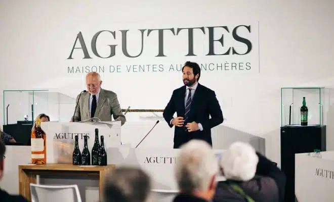 Assister à une vente aux enchères chez la maison Aguttes à Paris