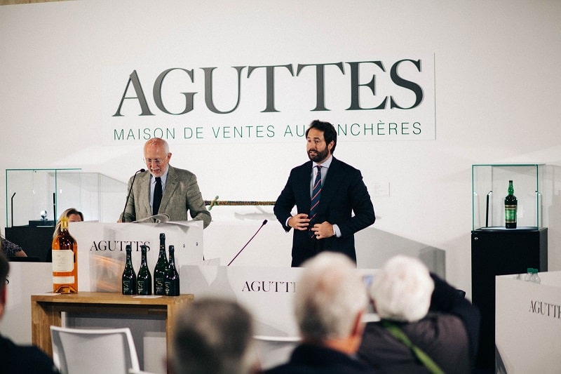 Assister à une vente aux enchères chez la maison Aguttes à Paris 3e