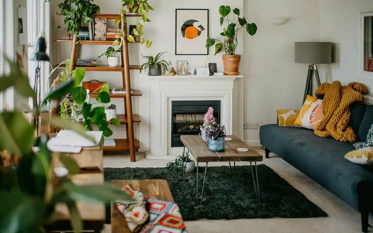 Créez une atmosphère chaleureuse dans votre maison avec les bons choix de meubles et accessoires
