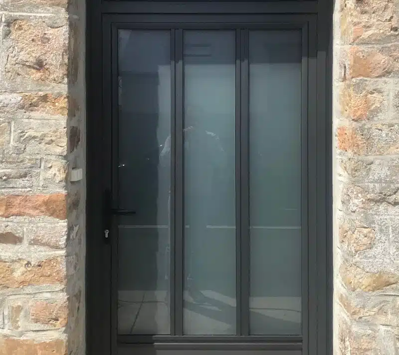 Tout savoir sur la rénovation d’une porte en aluminium