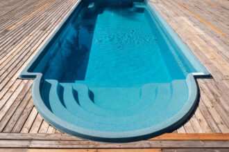 Bâche d’hivernage de piscine : pourquoi est-elle indispensable ?