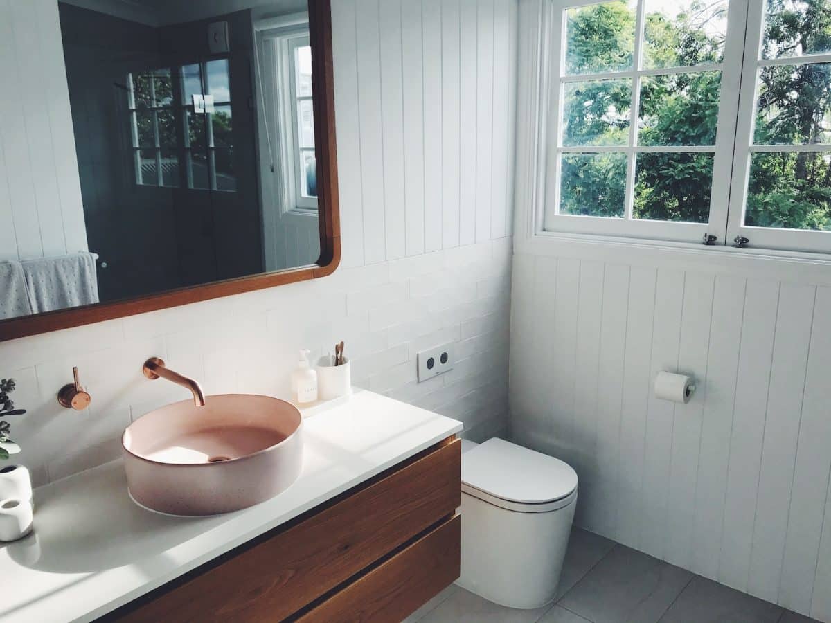 Les avantages d'une vasque à poser dans une salle de bain
