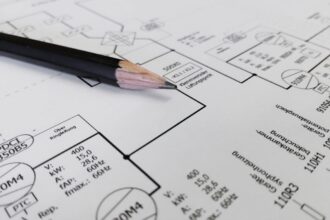 tableau électrique installé dans un chantier de construction