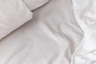 Drap-housse : coton, lin ou percale ? Le guide pour bien choisir la matière !