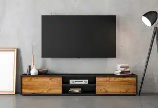 téléviseur au mur
