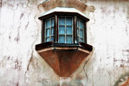 Une maison avec des fissures