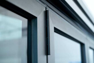 Châssis en aluminium pour fenêtres dans un projet de rénovation