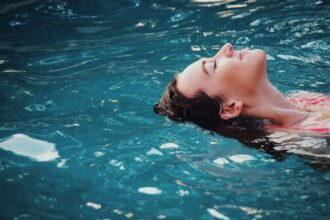 Installer un volet roulant pour la piscine