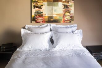 Linge de lit élégant pour une chambre confortable et luxueuse