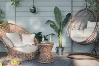 mobilier de jardin moderne dans un espace extérieur accueillant