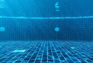 Une piscine en mosaïque