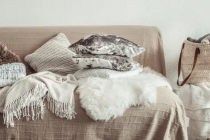 Plaid sur canapé : l’art du cocooning à la maison