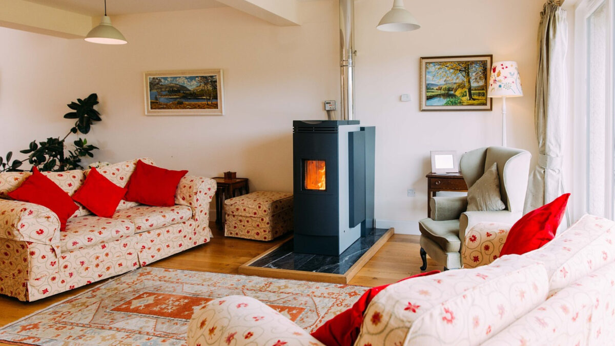 Poêle ou chauffage central : quelle solution pour chauffer efficacement plusieurs pièces ?