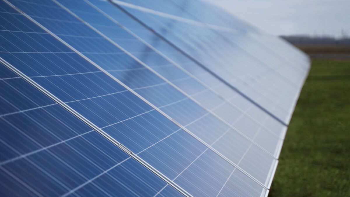 Se chauffer, s’éclairer, s’équiper : ce que permet une installation solaire bien pensée