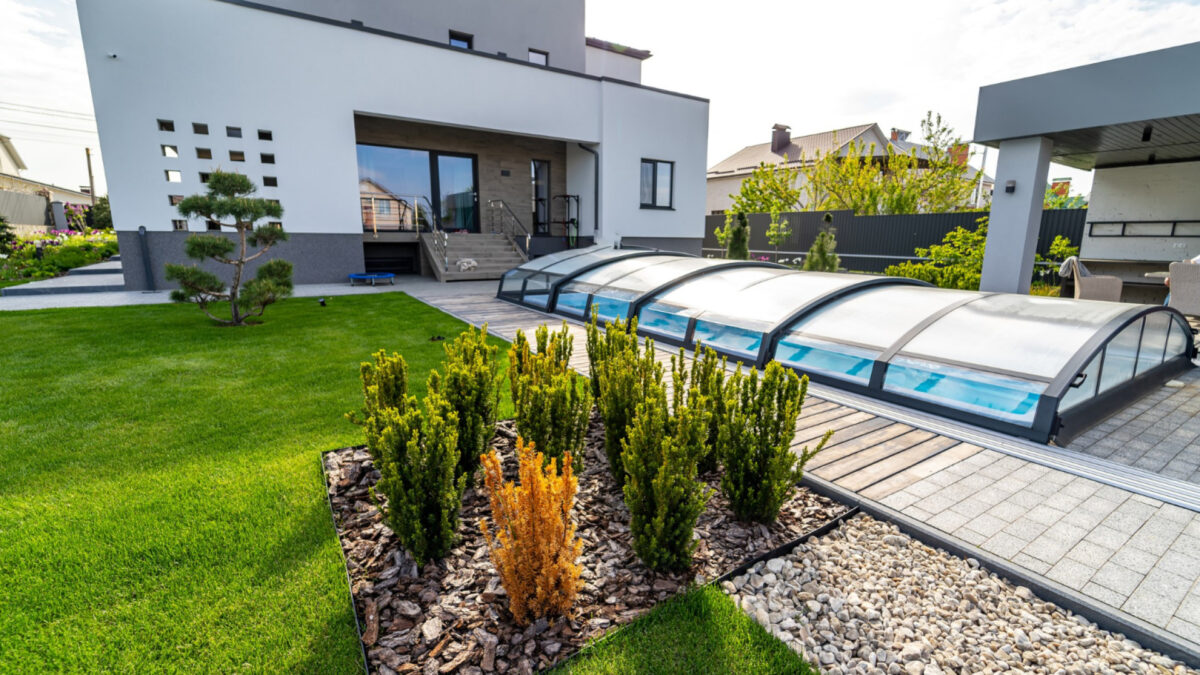 Secrets d'un abri de piscine réussi : au-delà de la simple protection