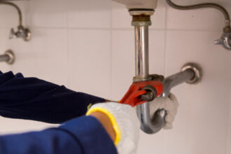 Urgence plomberie : trouver un artisan fiable sans se ruiner